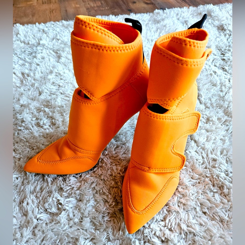 Steve Madden Size 7 Neoprene Orange Stiletto Booties
